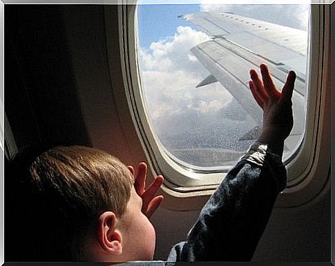 How to travel by plane with children