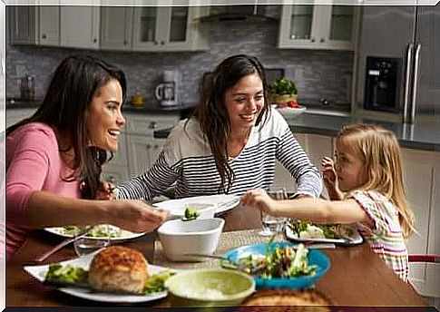 A pleasant climate during meals is good for helping children to eat well