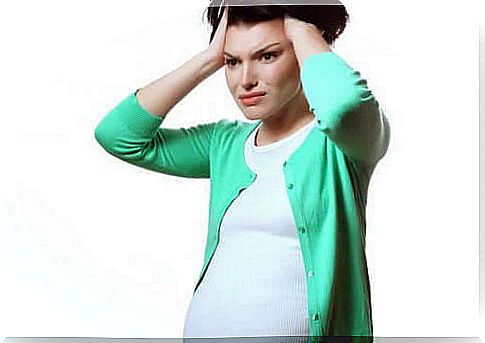 pregnant woman who is afraid of childbirth