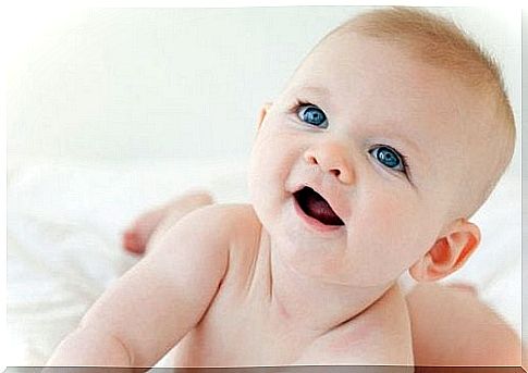 baby with blue eyes